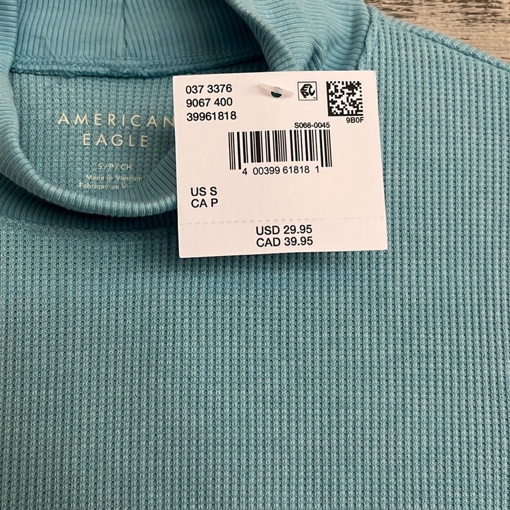 American Eagle women’s cropped mock neck long sleeve. Size small - Picture 3 of 4